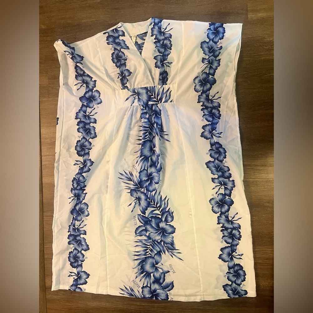 Royal Creations OSFM Vtg White Blue Hibiscus Lightweight Hawaiian Dress A8